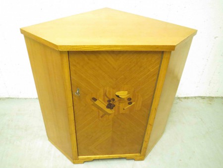 4517 - Rohova barova skrinka s intarsii dub 1930  56 x 56 cm , V - 74 cm  - 2 900 KC